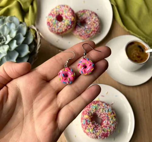 Donuty malinové s barevnou posypkou (visací náušnice)
