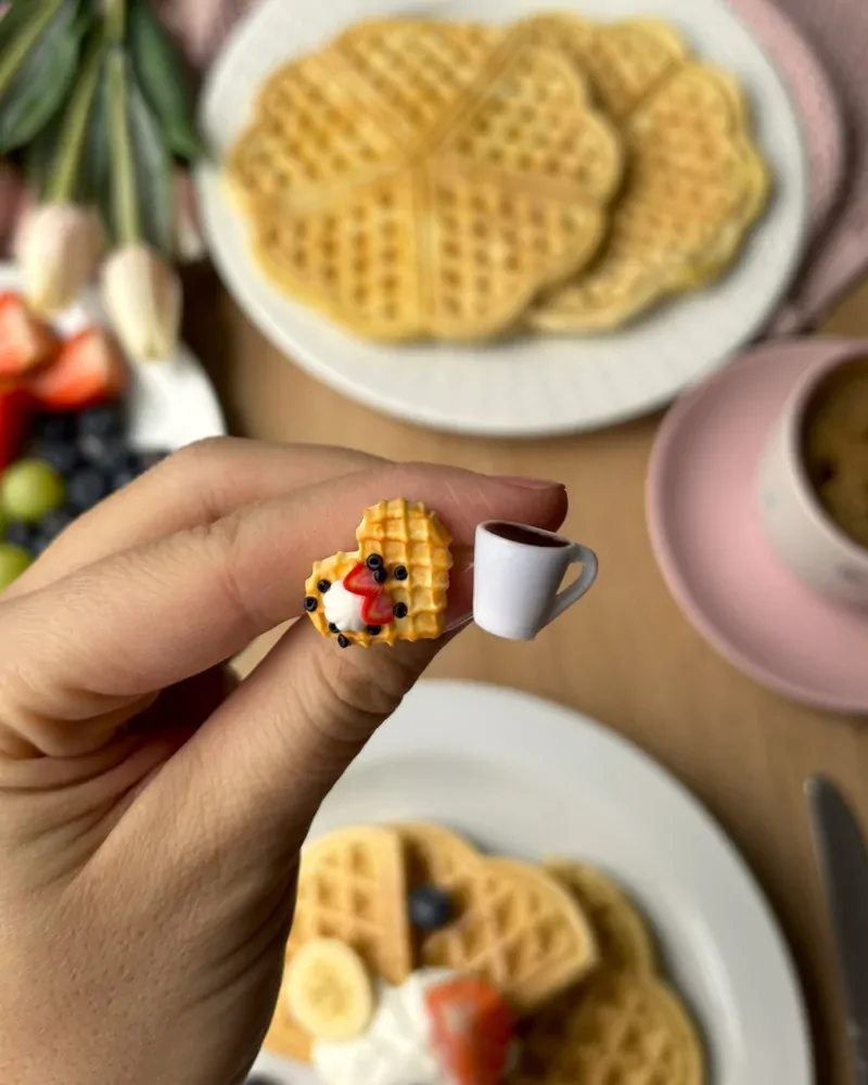 Jahodová waffle s kávou (peckové náušnice)