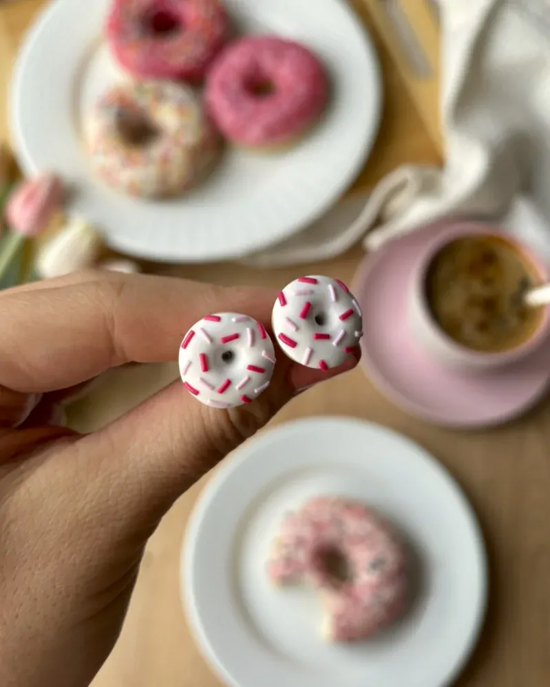 Donuty bílé s růžovou posypkou (peckové náušnice)