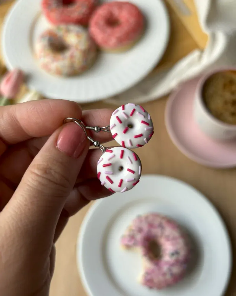 Donuty bílé s růžovou posypkou (visací náušnice)