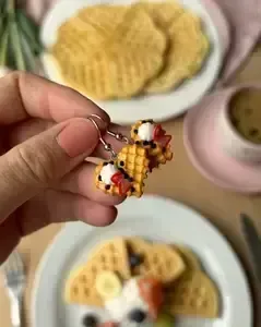 Jahodové waffle (visací náušnice)