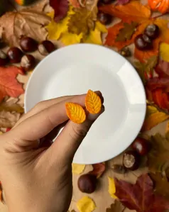 Podzimní lístky žlutooranžové (peckové náušnice)