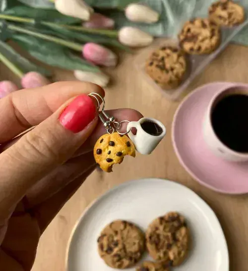 Cookie nakousnutá a kávička (visací náušnice)