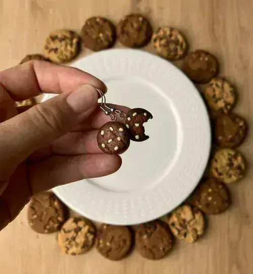 Cookies tmavé nakousnuté (visací náušnice)