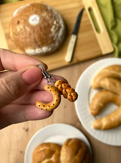 Rohlík a pletená houska (visací náušnice)