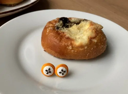 Koláče (tvaroh a rozinky) (peckové náušnice)