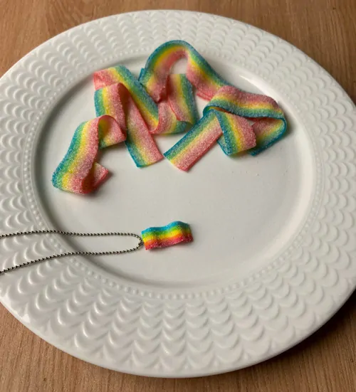 Kyselý ovocný pásek (náhrdelník)
