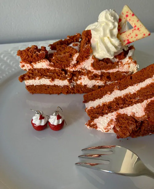 Red Velvet cupcaky se srdíčky (visací náušnice)