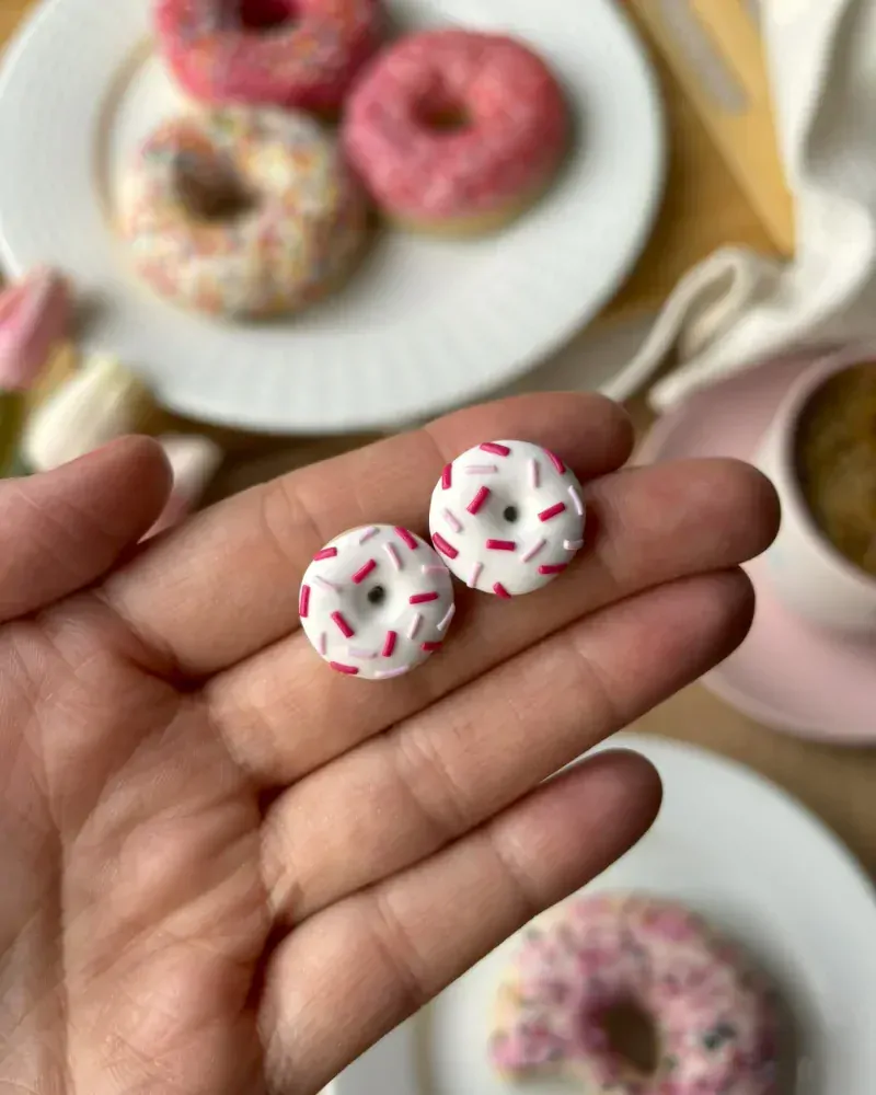 Donuty bílé s růžovou posypkou (peckové náušnice)