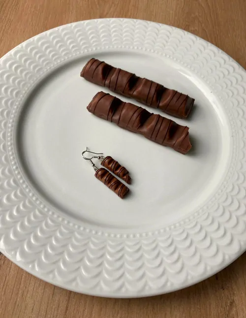 Kinder Bueno (visací náušnice)