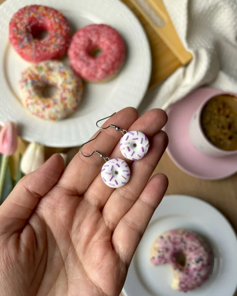 Donuty bílé s fialovou posypkou (visací náušnice)