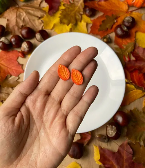Podzimní lístky oranžovočervené (peckové náušnice)