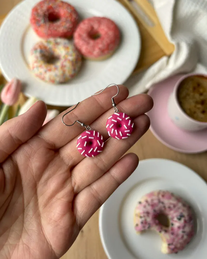 Donuty tmavě růžové (visací náušnice)