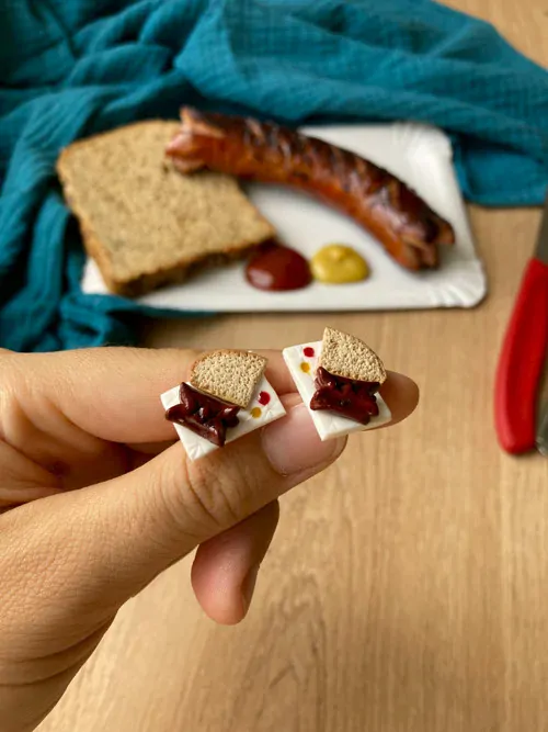 Buřtíky na tácku (peckové náušnice)