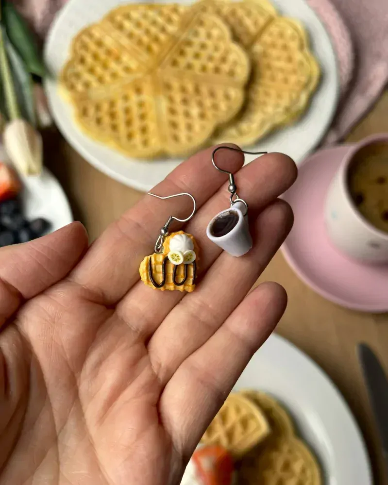 Banánová waffle s kávou (visací náušnice)