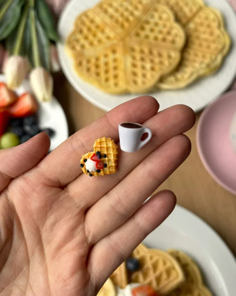 Jahodová waffle s kávou (peckové náušnice)