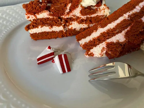 Red Velvet se srdíčky (visací náušnice)