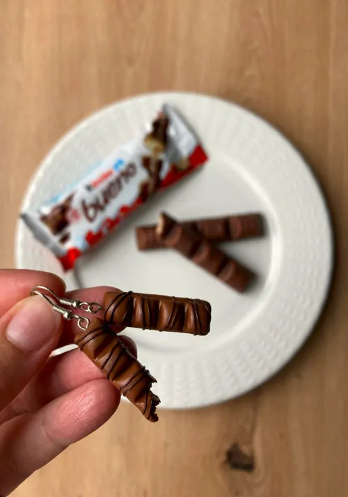 Kinder Bueno (visací náušnice)