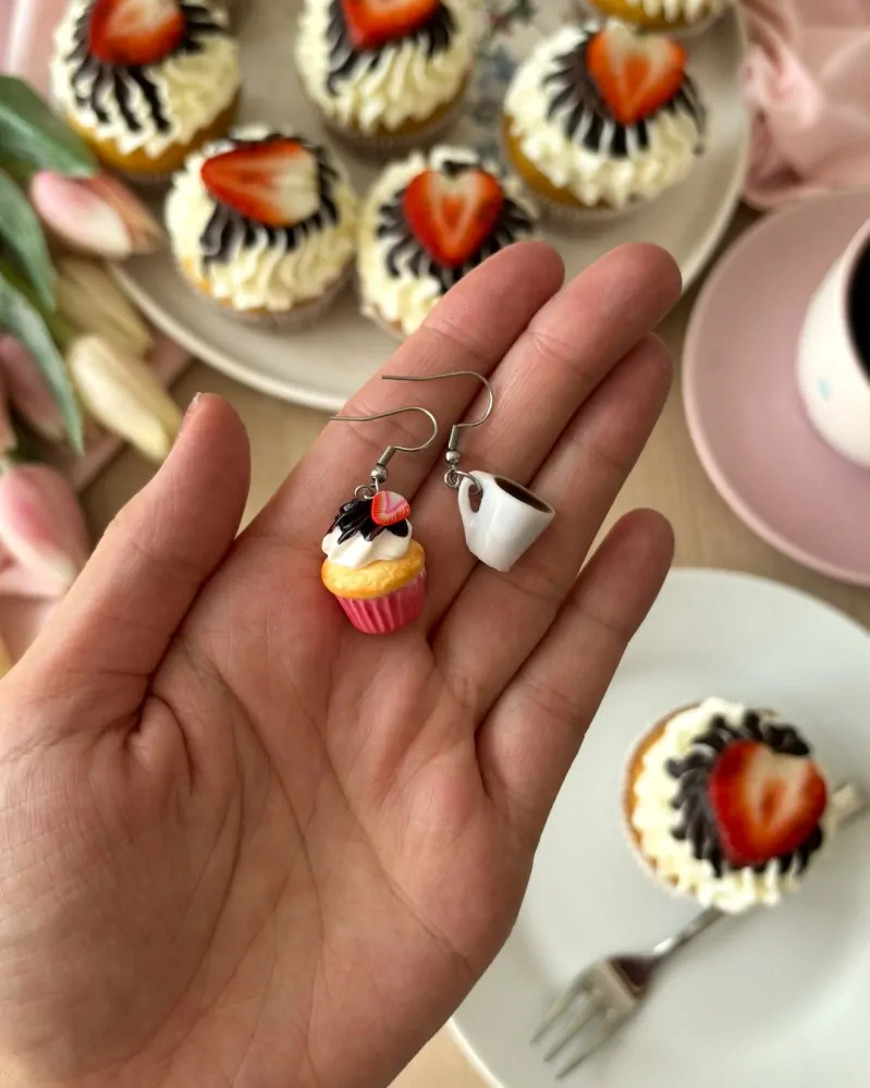 Náušnice DEWEWE cupcake a káva (visací náušnice)