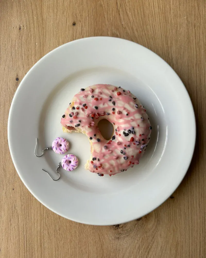Donuty světle růžové s fialovou posypkou (visací náušnice)