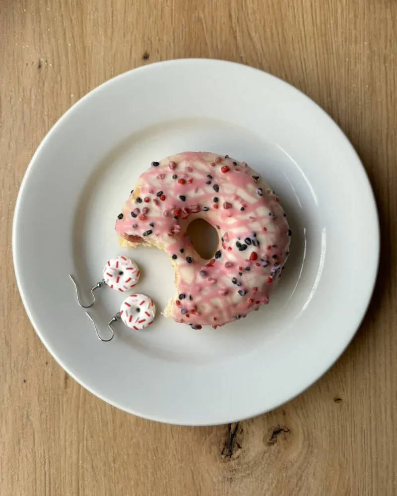 Donuty bílé s růžovou posypkou (visací náušnice)