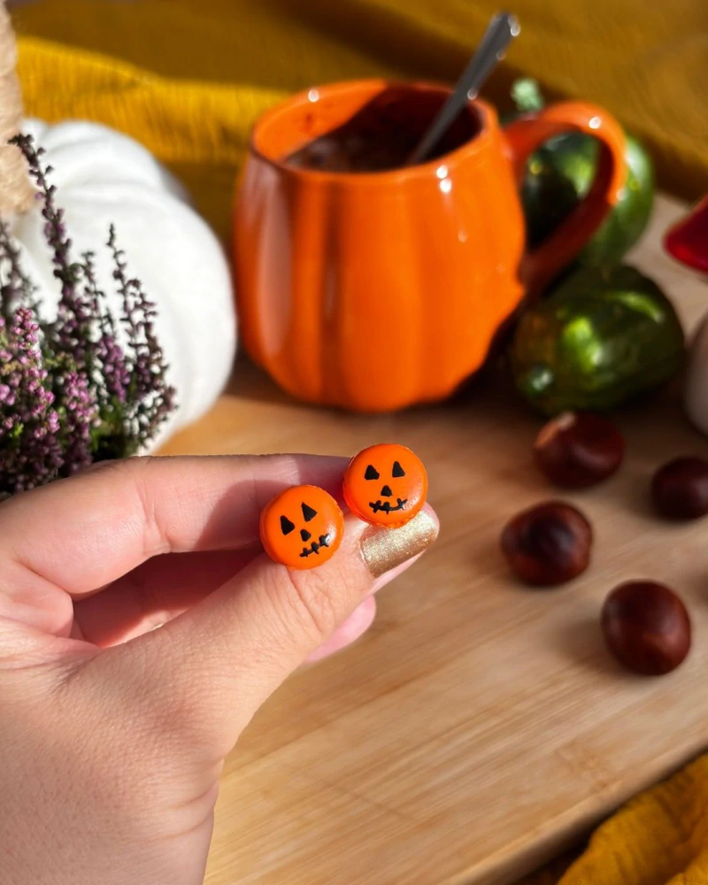 Halloweenské makronky (peckové náušnice)