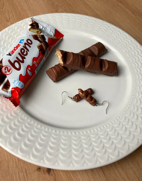 Kinder Bueno (visací náušnice)