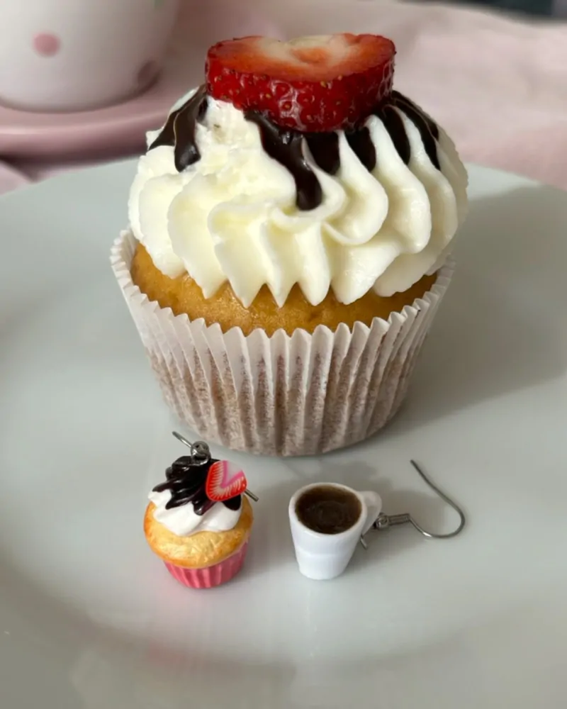 Náušnice DEWEWE cupcake a káva (visací náušnice)
