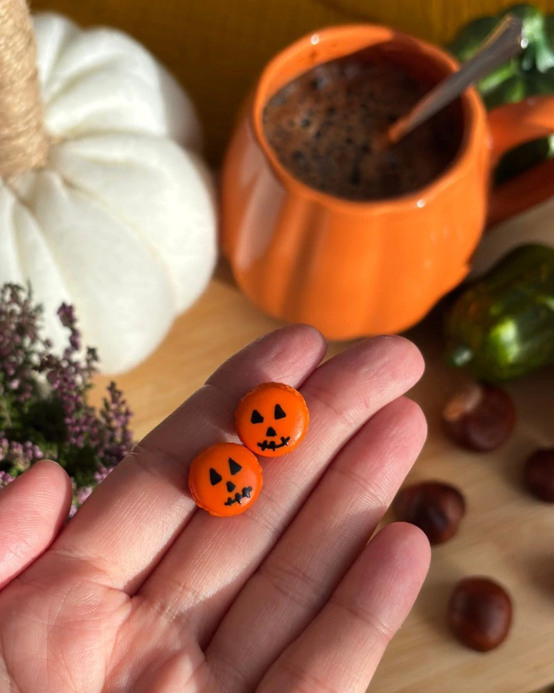 Halloweenské makronky (peckové náušnice)