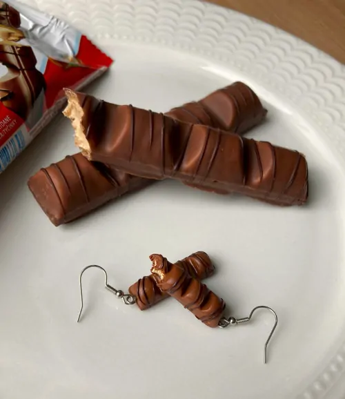 Kinder Bueno (visací náušnice)