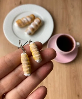 Kremrole (visací náušnice)