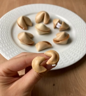Sušenky štěstí (peckové náušnice)
