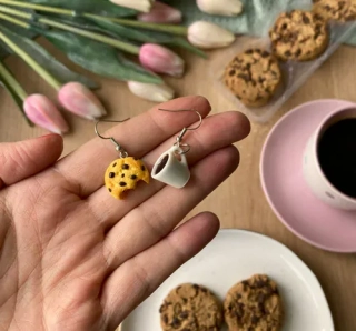 Cookie nakousnutá a kávička (visací náušnice)