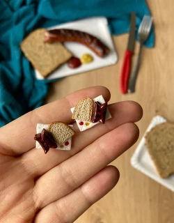 Buřtíky na tácku (peckové náušnice)