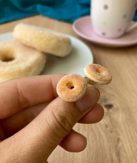 Donutky obalené v cukru (peckové náušnice)