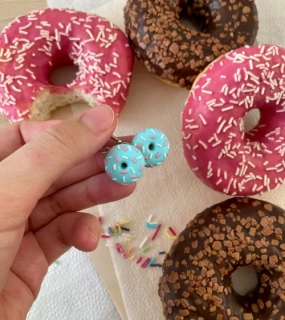 Donuty šmoulové s barevnou poskypkou (visací náušnice)