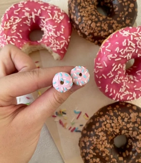 Donuty malinové s posypkou (peckové náušnice)