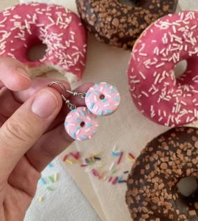 Donuty malinové s barevnou posypkou (visací náušnice)