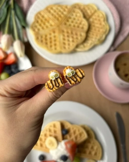 Banánové waffle (peckové náušnice)