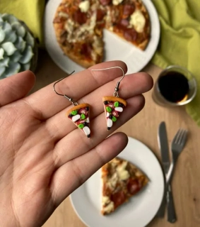 Pizza s mozzarellou (visací náušnice)