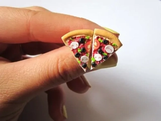 Pizza žampionová (peckové náušnice)
