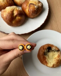 Koláče (povidla a drobenka) (peckové náušnice)