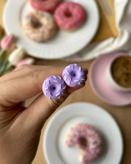 Donuty světle fialové (peckové náušnice)