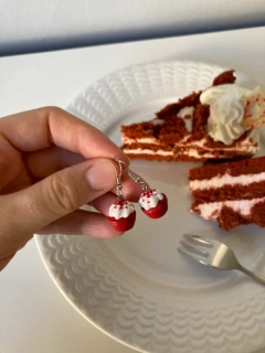Red Velvet cupcaky (visací náušnice)