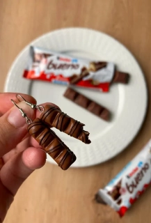 Kinder Bueno (visací náušnice)