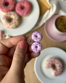 Donuty světle růžové s fialovou posypkou (visací náušnice)