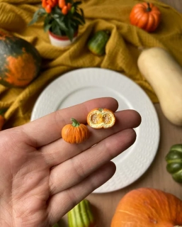 Dýně hokaido rozpůlená (peckové náušnice)