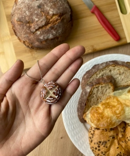 Chleba - kulatý bochník (náhrdelník) 