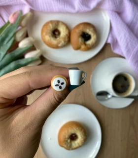 Koláček (tvaroh) s kávou (peckové náušnice)